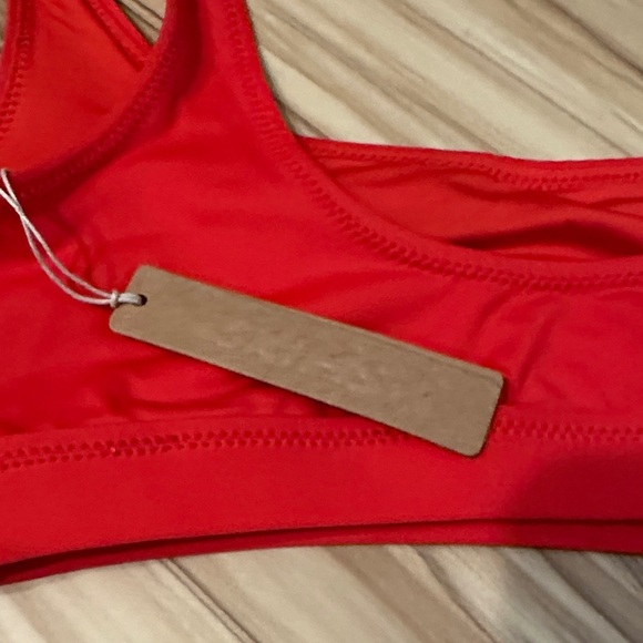 SKIMS Fiery Red Bra - Picture 3 of 4